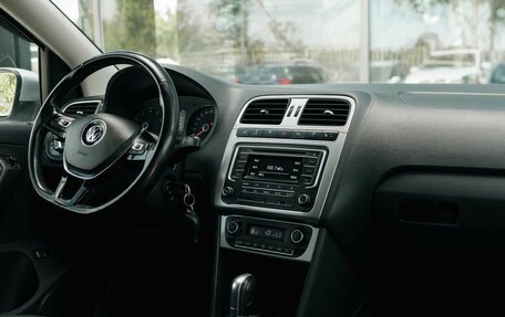 Volkswagen Polo VI (EU Market), 2017 год, 1 300 000 рублей, 10 фотография