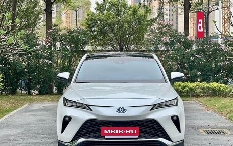 Toyota Venza, 2022 год, 3 050 100 рублей, 2 фотография