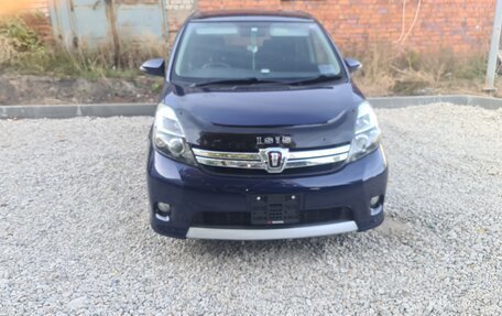 Toyota ISis I, 2014 год, 1 650 000 рублей, 3 фотография