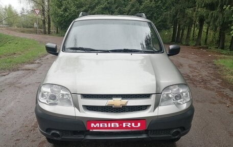 Chevrolet Niva I рестайлинг, 2015 год, 578 000 рублей, 2 фотография