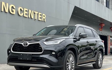 Toyota Highlander, 2022 год, 3 217 000 рублей, 1 фотография
