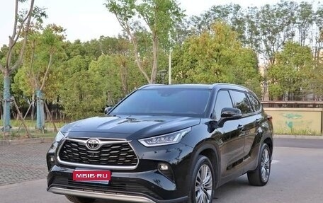 Toyota Highlander, 2022 год, 3 440 000 рублей, 1 фотография