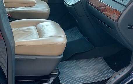 Volkswagen Multivan T5, 2011 год, 2 500 000 рублей, 14 фотография