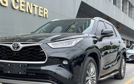 Toyota Highlander, 2022 год, 3 217 000 рублей, 2 фотография