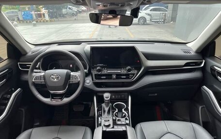Toyota Highlander, 2022 год, 3 217 000 рублей, 13 фотография