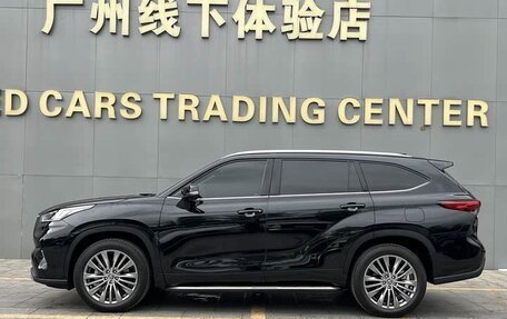 Toyota Highlander, 2022 год, 3 217 000 рублей, 10 фотография