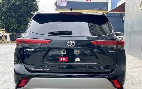 Toyota Highlander, 2022 год, 3 217 000 рублей, 5 фотография