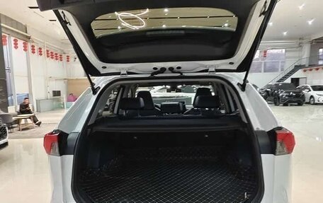 Toyota RAV4, 2021 год, 2 678 000 рублей, 9 фотография