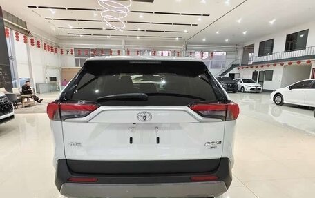 Toyota RAV4, 2021 год, 2 678 000 рублей, 5 фотография