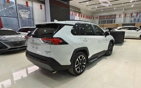 Toyota RAV4, 2021 год, 2 678 000 рублей, 4 фотография