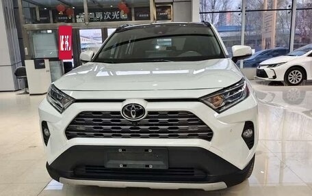 Toyota RAV4, 2021 год, 2 678 000 рублей, 2 фотография