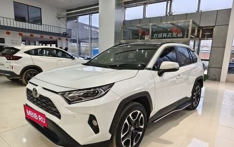 Toyota RAV4, 2021 год, 2 678 000 рублей, 3 фотография
