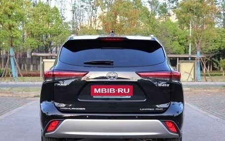 Toyota Highlander, 2022 год, 3 440 000 рублей, 4 фотография