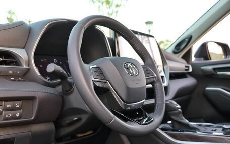 Toyota Highlander, 2022 год, 3 440 000 рублей, 12 фотография