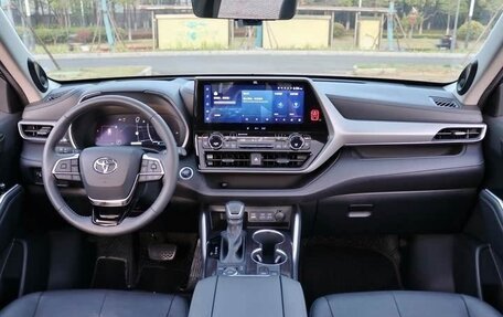 Toyota Highlander, 2022 год, 3 440 000 рублей, 19 фотография