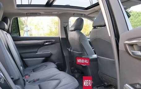 Toyota Highlander, 2022 год, 3 440 000 рублей, 22 фотография