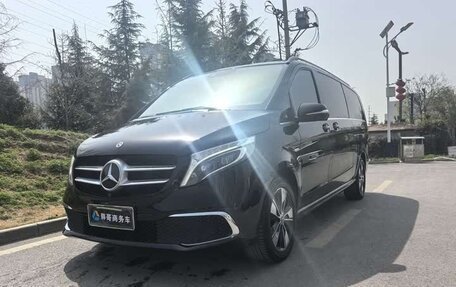 Mercedes-Benz V-Класс, 2021 год, 4 900 000 рублей, 2 фотография
