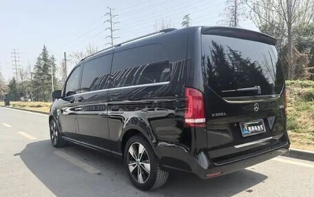 Mercedes-Benz V-Класс, 2021 год, 4 900 000 рублей, 5 фотография