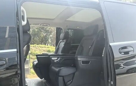 Mercedes-Benz V-Класс, 2021 год, 4 900 000 рублей, 12 фотография