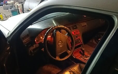 Mercedes-Benz E-Класс, 1998 год, 275 000 рублей, 8 фотография
