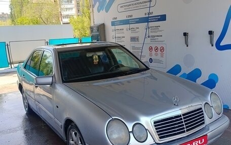 Mercedes-Benz E-Класс, 1998 год, 275 000 рублей, 2 фотография