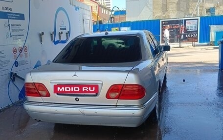 Mercedes-Benz E-Класс, 1998 год, 275 000 рублей, 3 фотография