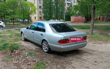 Mercedes-Benz E-Класс, 1998 год, 275 000 рублей, 5 фотография