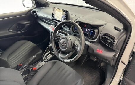 Toyota Yaris, 2021 год, 695 000 рублей, 8 фотография