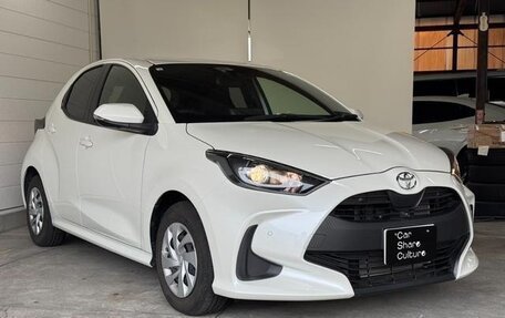 Toyota Yaris, 2021 год, 695 000 рублей, 3 фотография