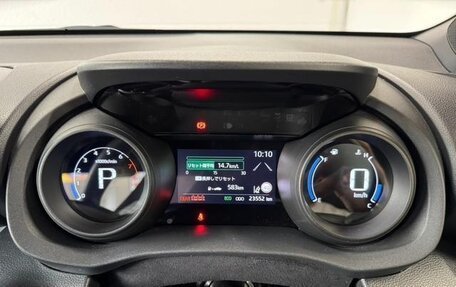 Toyota Yaris, 2021 год, 695 000 рублей, 11 фотография