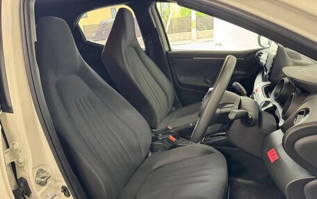Toyota Yaris, 2021 год, 695 000 рублей, 10 фотография