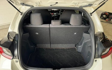 Toyota Yaris, 2021 год, 695 000 рублей, 15 фотография