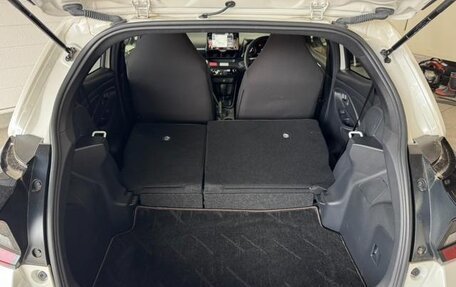 Toyota Yaris, 2021 год, 695 000 рублей, 16 фотография