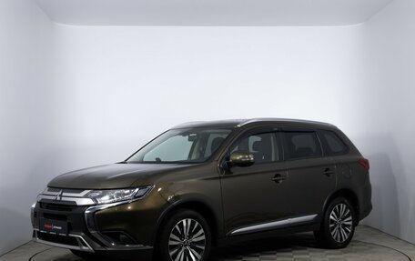 Mitsubishi Outlander III рестайлинг 3, 2019 год, 2 090 000 рублей, 1 фотография
