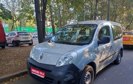 Renault Kangoo II рестайлинг, 2010 год, 825 000 рублей, 1 фотография