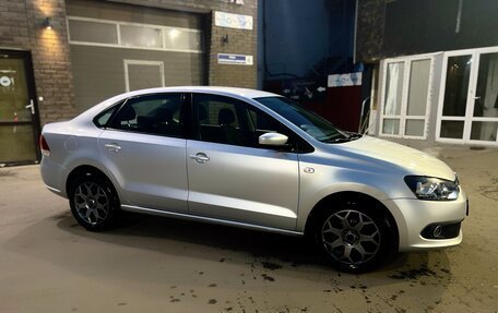 Volkswagen Polo VI (EU Market), 2011 год, 590 000 рублей, 2 фотография