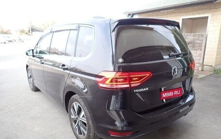 Volkswagen Touran III, 2021 год, 1 250 035 рублей, 2 фотография