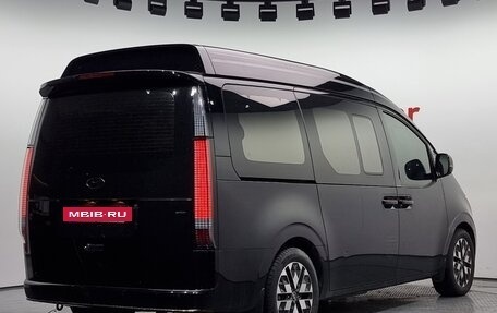 Hyundai Staria, 2022 год, 3 180 000 рублей, 2 фотография