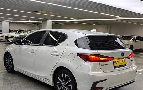 Lexus CT I рестайлинг, 2021 год, 2 000 000 рублей, 6 фотография