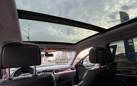 Volkswagen Touareg III, 2011 год, 1 499 000 рублей, 15 фотография