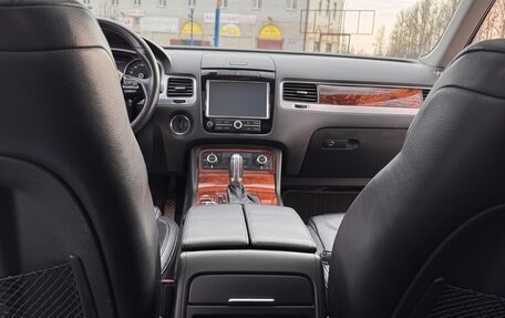 Volkswagen Touareg III, 2011 год, 1 499 000 рублей, 16 фотография