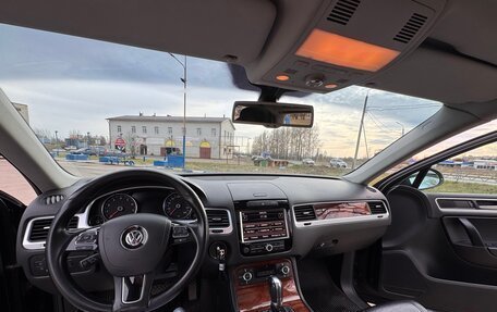 Volkswagen Touareg III, 2011 год, 1 499 000 рублей, 21 фотография