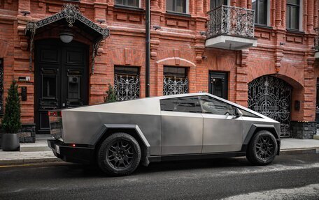 Tesla Cybertruck, 2024 год, 27 000 000 рублей, 1 фотография