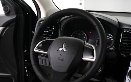 Mitsubishi Outlander III рестайлинг 3, 2018 год, 2 199 000 рублей, 8 фотография