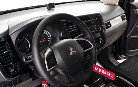 Mitsubishi Outlander III рестайлинг 3, 2018 год, 2 199 000 рублей, 6 фотография