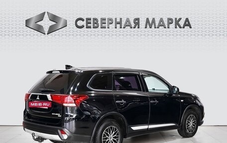 Mitsubishi Outlander III рестайлинг 3, 2018 год, 2 199 000 рублей, 3 фотография