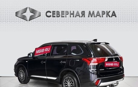 Mitsubishi Outlander III рестайлинг 3, 2018 год, 2 199 000 рублей, 2 фотография
