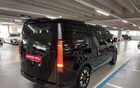 Hyundai Staria, 2022 год, 3 132 000 рублей, 2 фотография