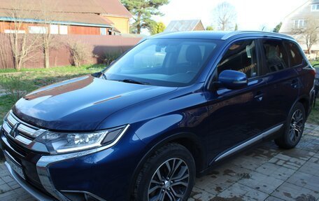 Mitsubishi Outlander III рестайлинг 3, 2015 год, 1 750 000 рублей, 3 фотография