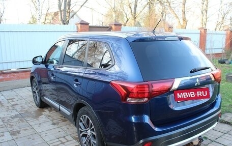 Mitsubishi Outlander III рестайлинг 3, 2015 год, 1 750 000 рублей, 4 фотография